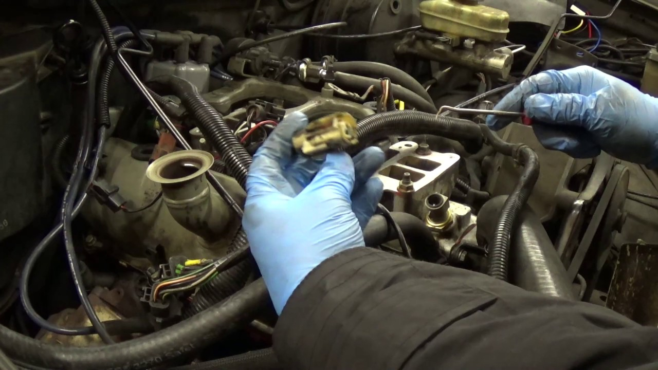 Fuel Injectors, Distributor, And Upper Intake Manifold Reinstall On 1988  Ford Ranger